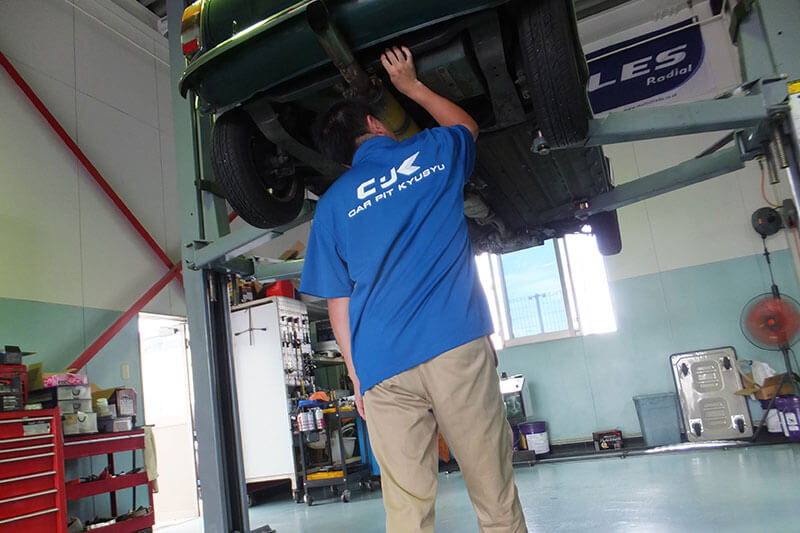 カーピット九州の整備工場