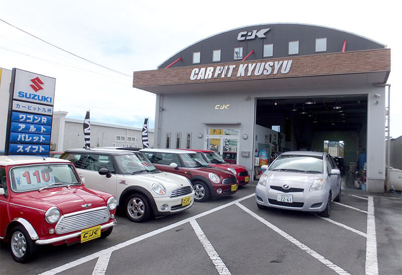カーピット九州の店舗入口